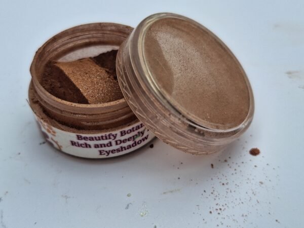 Rich and Deeply Peach Eyeshadow