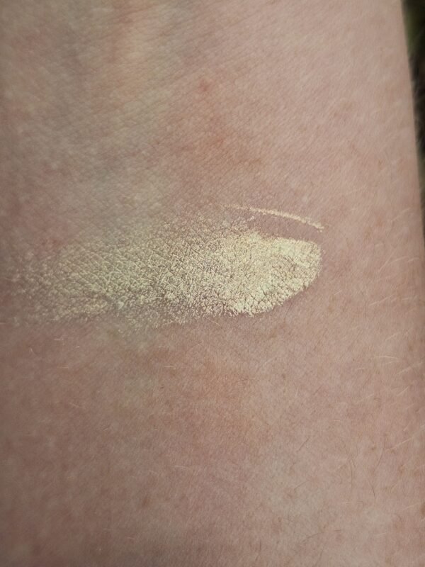 20251120_125626 Bombshell Eyeshadow