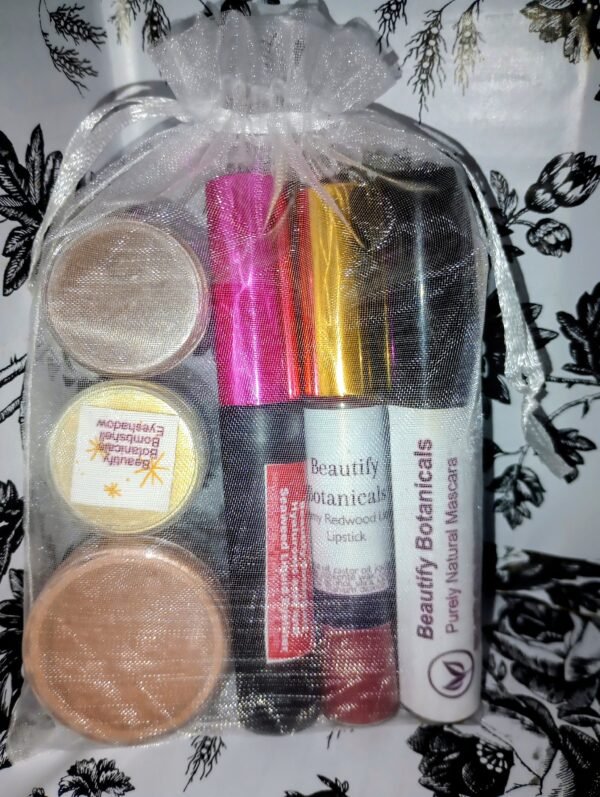 IMG_20251008_070307053~2 Holiday Glamour Cosmetic Gift Set