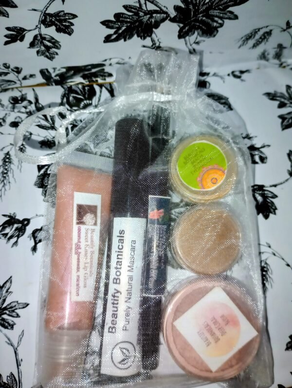 IMG_20251008_070636743~2 Glow and Go Cosmetic Gift Set